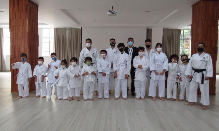 Entrega de uniformes de Karate Do: Un logro alcanzado por nuestros deportistas Bartolinos. 
